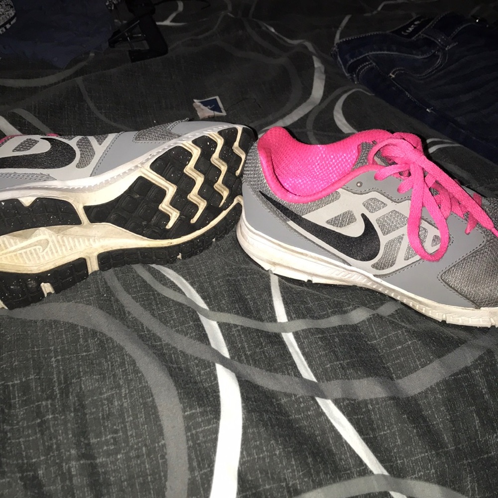 Size 3Y Nike grey/pink